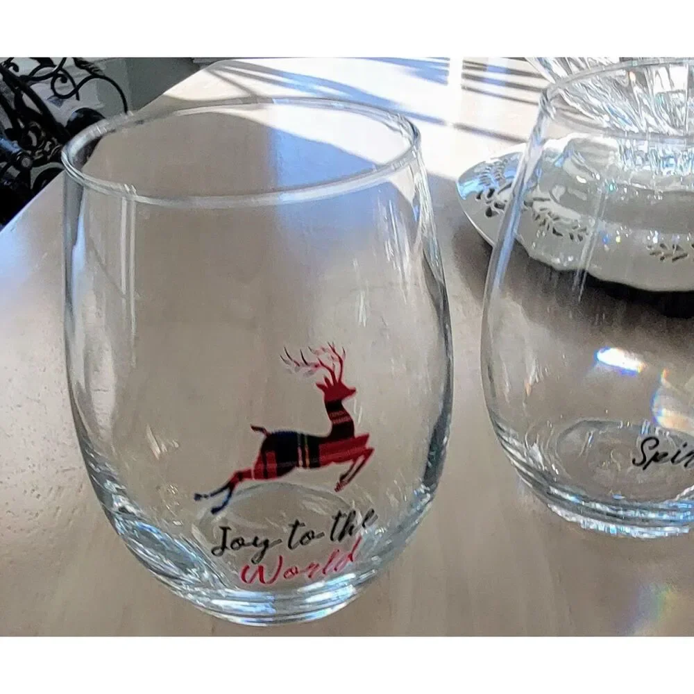 Winterberrie Lane Set of 4 20oz Holiday Festive Christmas Stemless Wine Glasses